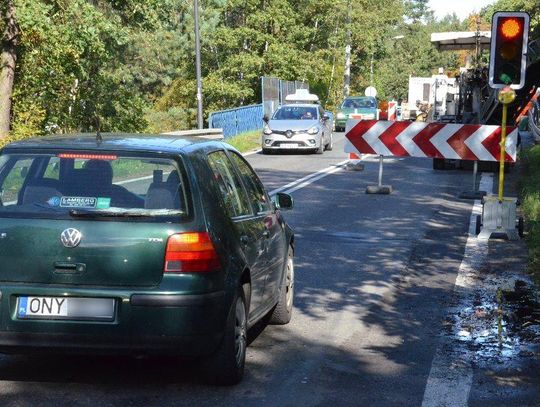 Remont nawierzchni na wiadukcie w ciągu ul. Wojska Polskiego. Utrudnienia dla kierowców. ZDJĘCIA