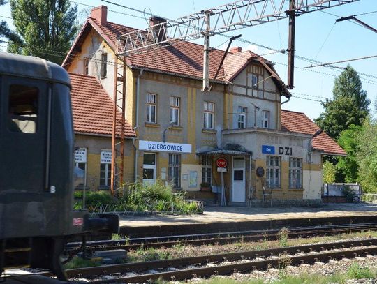 Remont torów do Raciborza na półmetku. W kolejce prace na stacji w Dziergowicach