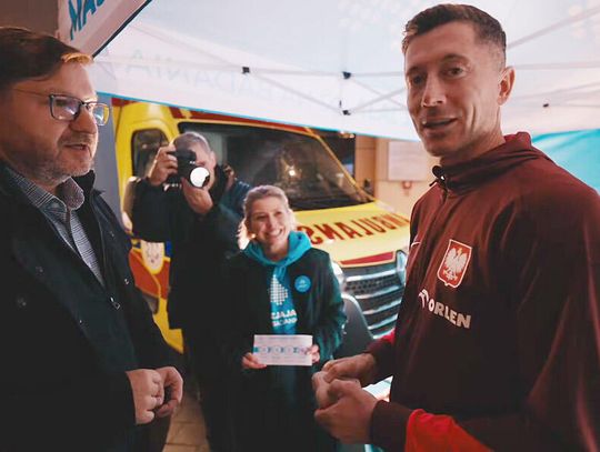 Robert Lewandowski i piłkarze reprezentacji przebadani w "Jajobusie" przez specjalistów Kliniki Nova. Akcja Movember