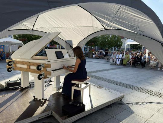 Romantyzm i ogniste rytmy. Fortepianowe brzmienia ponownie na Rynku w Koźlu