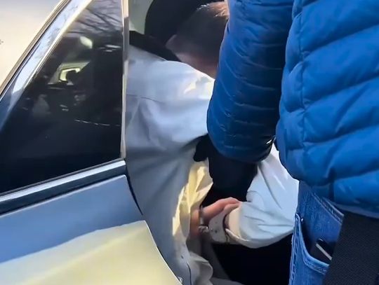 Rozbity gang narkotykowy działający na Opolszczyźnie. Policjanci zatrzymali 27 osób. WIDEO