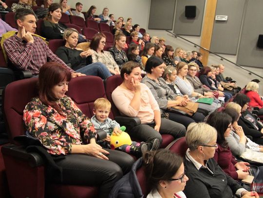 Rozmawiają o partnerstwie w rodzicielstwie zastępczym. Trwa III Ogólnopolska Konferencja Naukowa