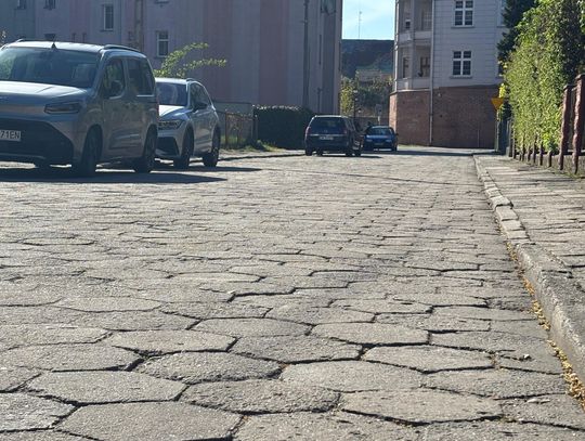 Ruszają prace na ulicy Zamkowej. Kolejna droga na Starym Mieście doczeka się remontu. ZDJĘCIA