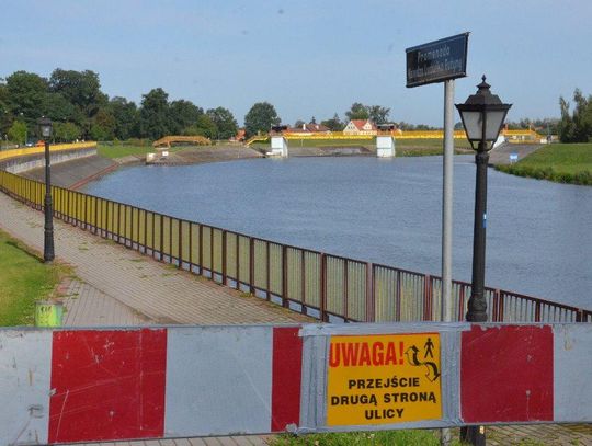 Ruszył remont kozielskiej promenady. Znikną uciążliwe dla spacerowiczów wybrzuszenia. ZDJĘCIA