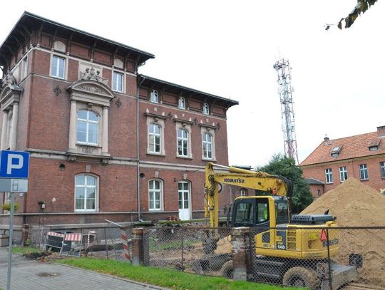 Ruszyły prace budowlane przy Urzędzie Stanu Cywilnego. Nowy ogród jeszcze w tym roku