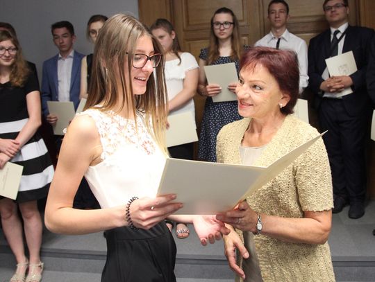 Są młodzi, zdolni, przed nimi wspaniała przyszłość. Wręczono "Asy powiatu". ZDJĘCIA