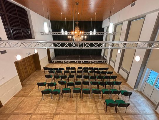Sala żyrandolowa w kozielskim domu kultury już po remoncie. Tak się teraz prezentuje. ZDJĘCIA