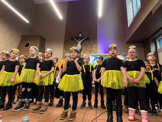 Salka przy kościele na Pogorzelcu wypełniła się śpiewem. XVI Integracyjny Przegląd Piosenki. ZDJĘCIA