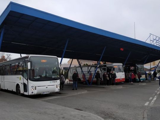 Samorządy dołożą blisko trzy miliony do autobusów. Starostwo dopina umowę z nowym przewoźnikiem