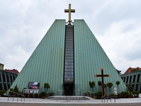 Sanepid ostrzega wiernych z czterech kędzierzyńskich kościołów. Ryzyko zarażenia koronawirusem