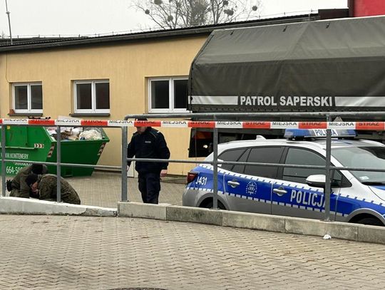 Saperzy interweniują w Koźlu, w pobliżu sklepu znaleziono granat