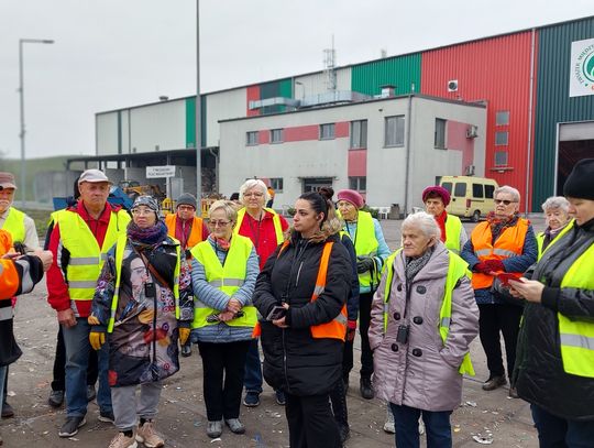 Seniorzy odwiedzili instalację przetwarzania odpadów komunalnych w Kędzierzynie-Koźlu