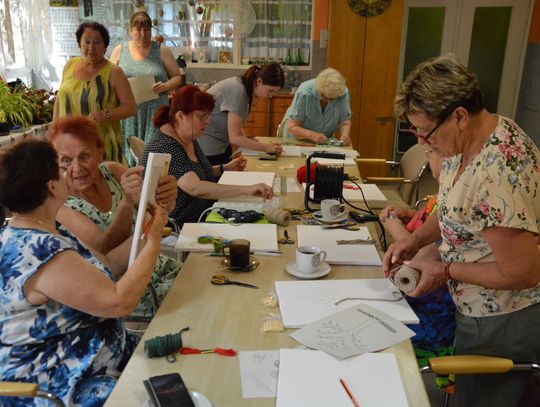 Seniorzy realizują artystyczne pasje w ramach programu "Dugnad w Kędzierzynie-Koźlu"