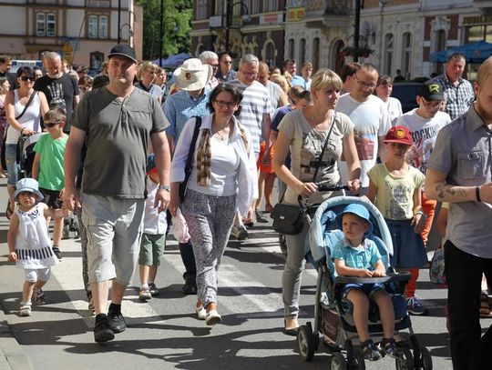 Setki mieszkańców Kędzierzyna-Koźla przemaszerowały w imię tradycyjnych wartości. ZDJĘCIA