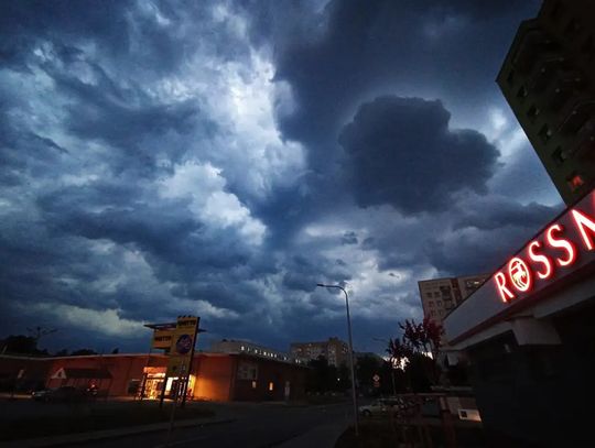 Silny deszcz i burze spodziewane nad powiatem kędzierzyńsko-kozielskim. Obowiązuje ostrzeżenie meteorologiczne