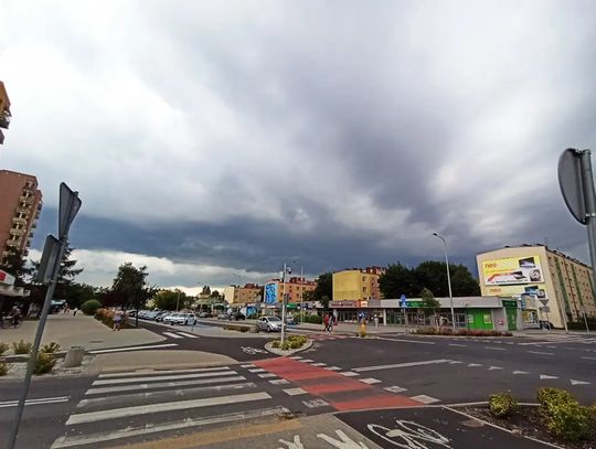 Silny wiatr może nam towarzyszyć przez pierwszą połowę dnia. Meteorolodzy wydali ostrzeżenie