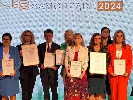 Skarbnik powiatu Ewa Krahl uhonorowana w Gdyni podczas kongresu Perły Samorządu