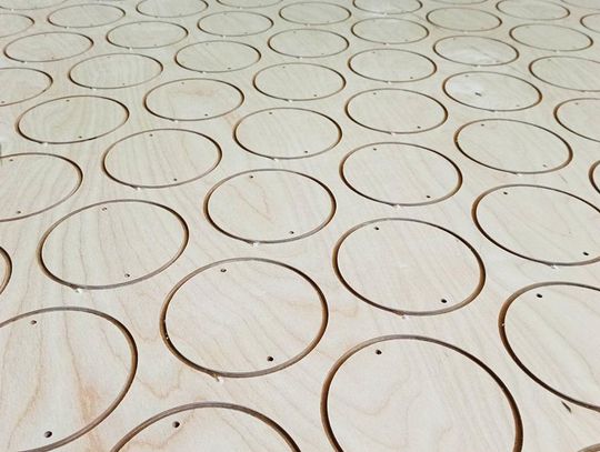 Sklejka – czy to dobry materiał do frezowania CNC?