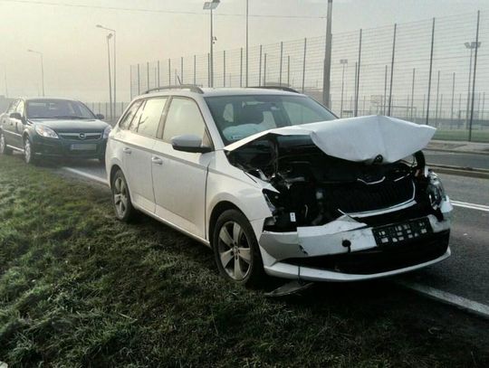 Skoda wjechała w toyotę. Poranna kolizja na drodze krajowej nr 45