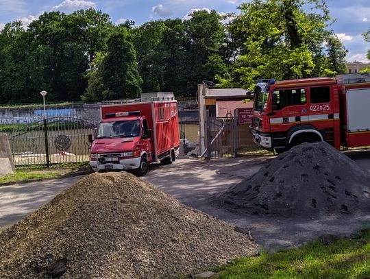 Służby jednak rozpoczęły poszukiwania na Odrze. Znaleziono dryfujący kajak