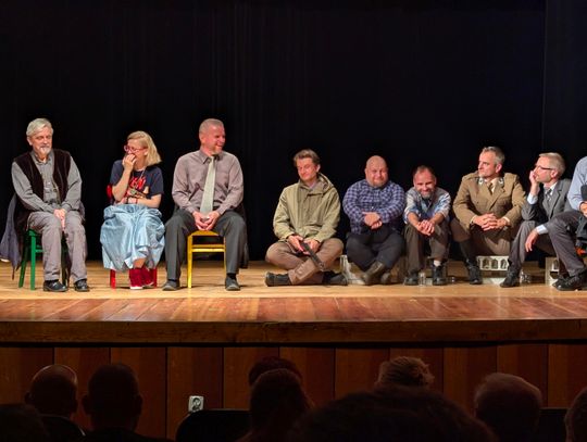 Smutna historia "Niedźwiedzia" opowiedziana przez pryzmat humoru. Spektakl teatralny w Domu Kultury "Lech"