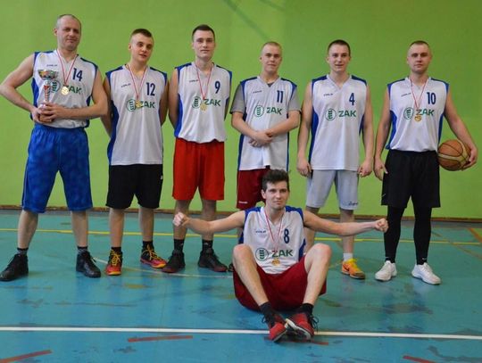 Sportowe Świraki zwycięzcami miejskiej ligi amatorów w koszykówce. ZDJĘCIA