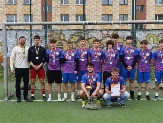 Srebro dla piłkarzy z „Sienkiewicza”. Wywalczyli wicemistrzostwo województwa!