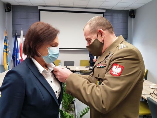 Starosta Małgorzata Tudaj odznaczona brązowym medalem za zasługi dla obronności  kraju