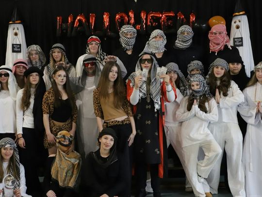Strasznie dobra zabawa w II LO. Halloween opanowało szkolne korytarze