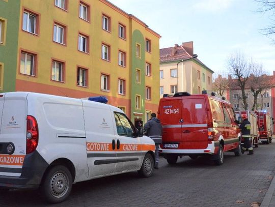 Strażacy i pogotowie gazowe w bloku przy ulicy Lompy. Lokatorka poczuła zapach gazu