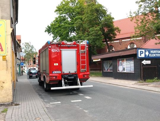 Strażacy i policjanci weszli do mieszkania w Śródmieściu. Pomoc wezwali sąsiedzi