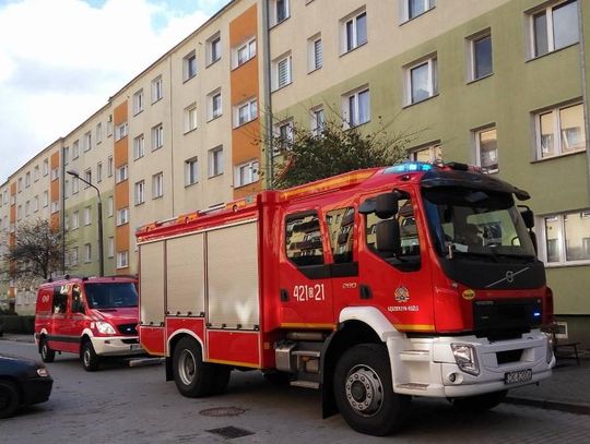 Strażacy interweniowali w bloku przy ulicy Kazimierza Wielkiego. Zadziałała czujka tlenku węgla