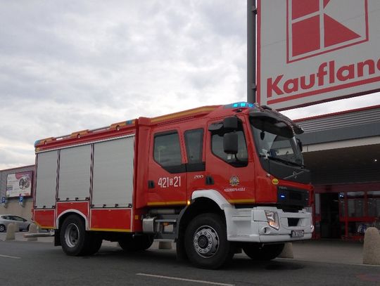 Strażacy interweniowali w Kauflandzie. Dym z pieca uruchomił system alarmowy
