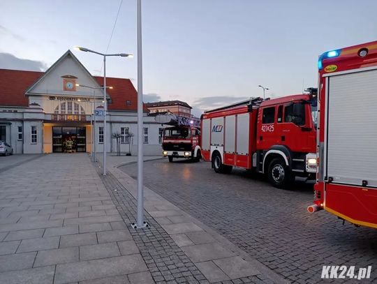 Strażacy ponownie wezwani do fałszywego alarmu czujki pożarowej w budynku dworca kolejowego