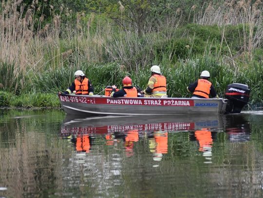 Strażacy przez blisko 4 godziny poszukiwali osoby, która mogła wypaść z kajaka