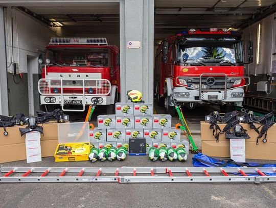 Strażacy z Cisowej odebrali nowy sprzęt zakupiony z Budżetu Obywatelskiego