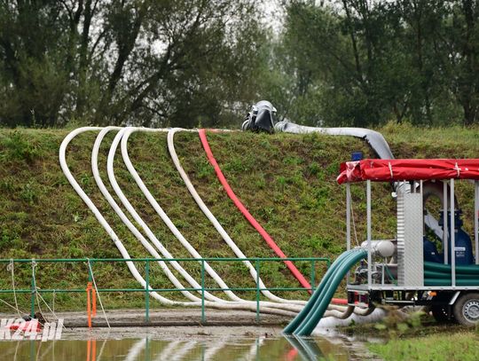 Strażacy z Kędzierzyna-Koźla z pomocą przeciwpowodziową w Nysie i Dobrzeniu Małym