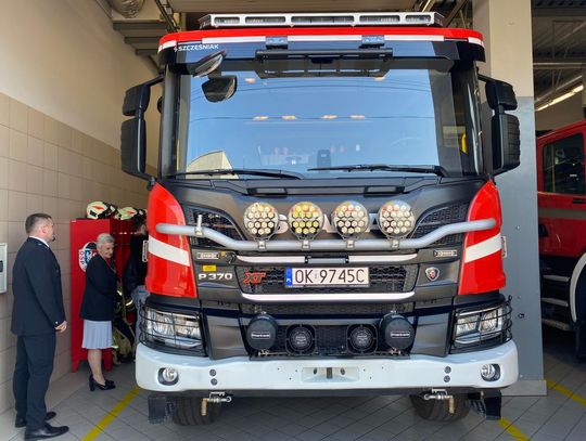 Strażacy ze Sławięcic wreszcie się doczekali! Nowy wóz dotarł do remizy. ZDJĘCIA