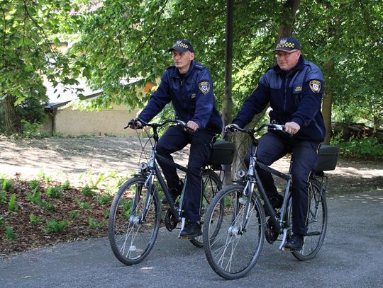 Strażnicy miejscy z Kędzierzyna-Koźla patrolują miasto na rowerach