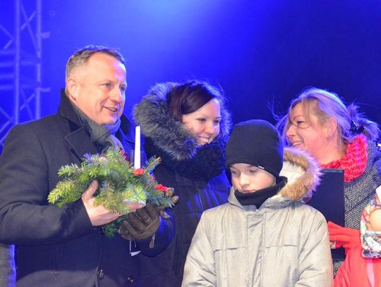 Świąteczna aura w Azotach. Pracownicy ZAK spotkali się na jarmarku. FOTOREPORTAŻ