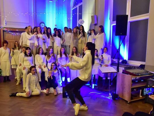 Świąteczny koncert w I LO. Muzyka, która zabrała w magiczny świat Bożego Narodzenia