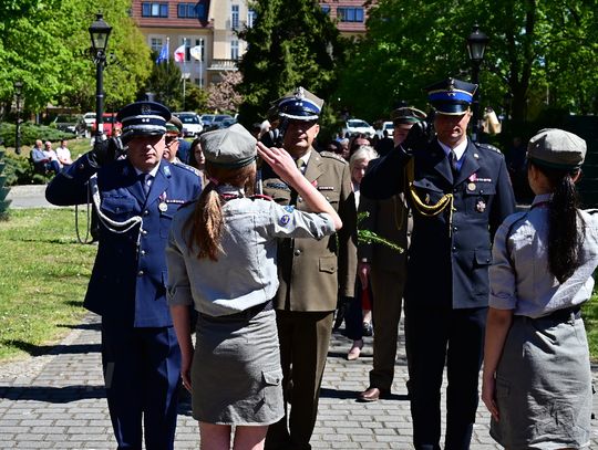 Święto Konstytucji 3 Maja. Mieszkańcy uczcili rocznicę przy pomniku Piłsudskiego