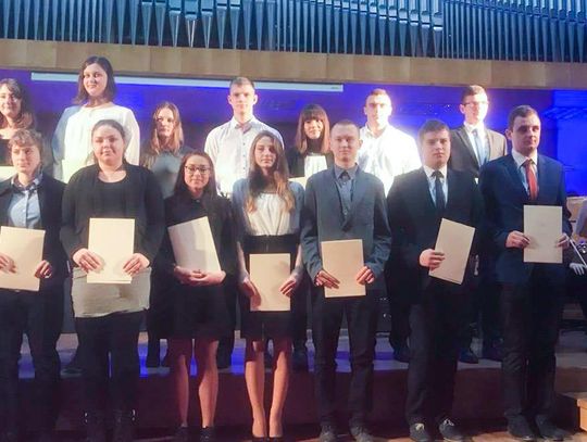 Sześcioro uczniów z Kędzierzyna-Koźla ze stypendiami premiera i ministra edukacji