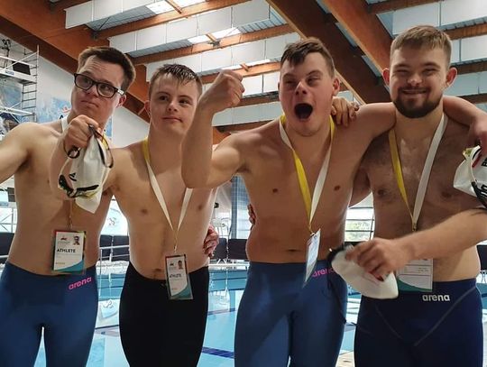 Szymon Gromada i jego sukces na Mistrzostwach Świata w Pływaniu Osób z Zespołem Downa Albufeira