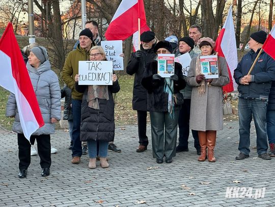 "Tak dla edukacji, nie dla deprawacji". W parku Pojednania odbyła się manifestacja przeciwko wprowadzeniu nowego przedmiotu w szkołach