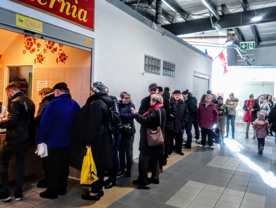 Tego dnia nie liczą się kalorie! Kolejki pod cukierniami w naszym mieście