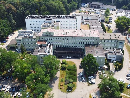 Teren wokół kozielskiego szpitala czekają duże zmiany. Będą nowe nasadzenia, ławki i wygodniejsze dojścia