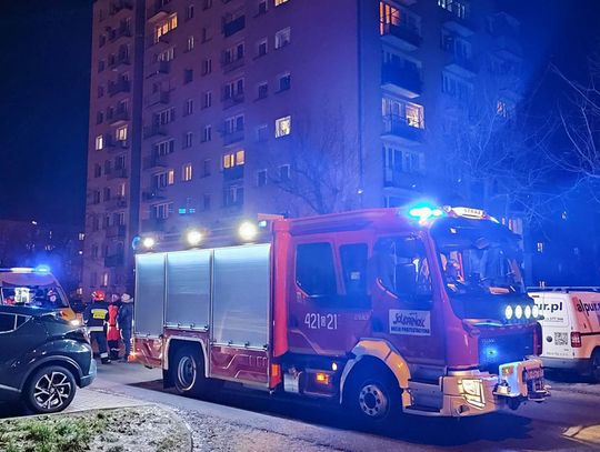 Tlenek węgla w bloku przy ulicy Kosmonautów. Mężczyzna trafił pod opiekę zespołu ratownictwa medycznego