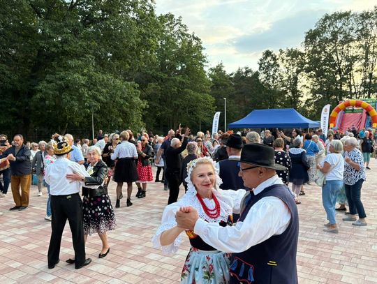 Tłumy mieszkańców na finale Dni Seniora. Dugnad tętnił życiem. ZDJĘCIA