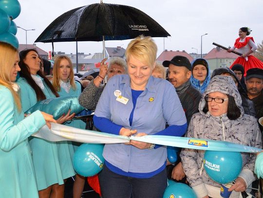 Tłumy mieszkańców przybyły na oficjalne otwarcie marketu sieci Lidl przy ulicy Kozielskiej. ZDJĘCIA